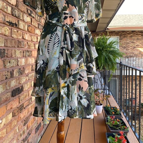 Tahari Floral Print Short Sleeve Tiered Fit&Flare Dress - Picture 3 of 6